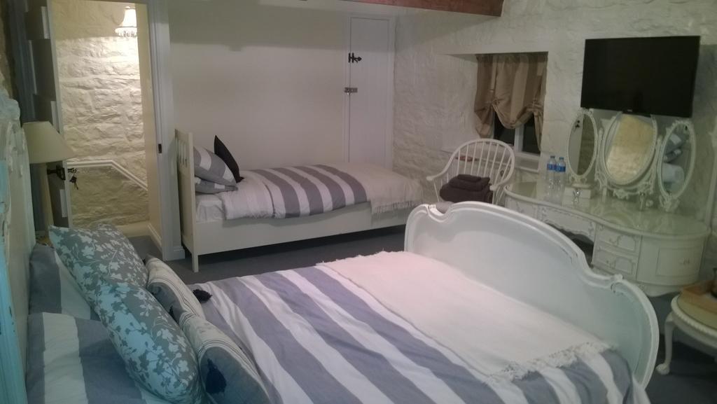Troy House Bed & Breakfast Painswick Room photo