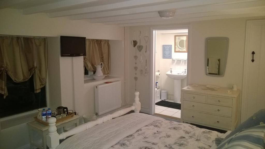 Troy House Bed & Breakfast Painswick Room photo