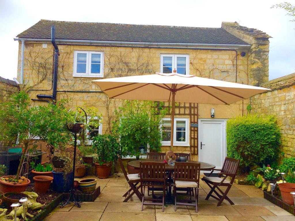 Troy House Bed & Breakfast Painswick Exterior photo