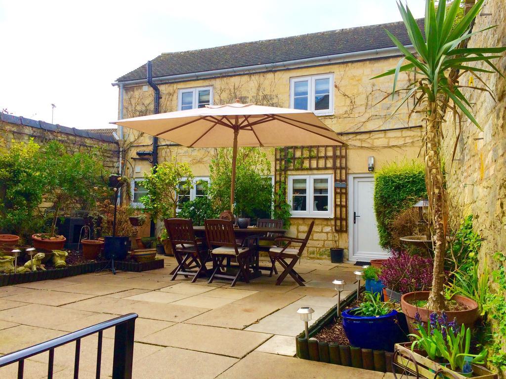 Troy House Bed & Breakfast Painswick Exterior photo