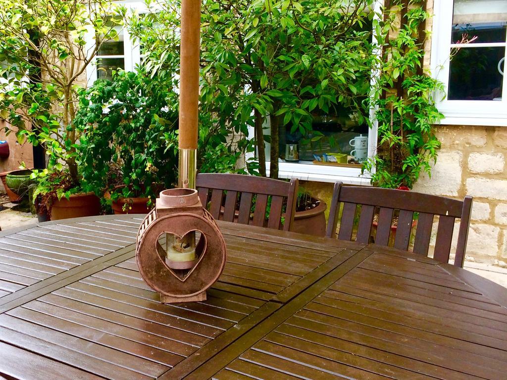 Troy House Bed & Breakfast Painswick Exterior photo
